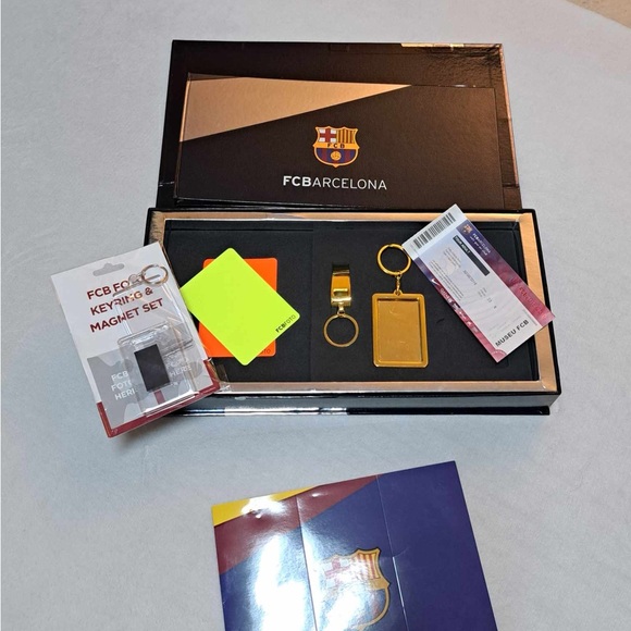 FC BARCELONA MAGIC MEMORIES VIP FAN BOX - 2014 - Picture 1 of 7